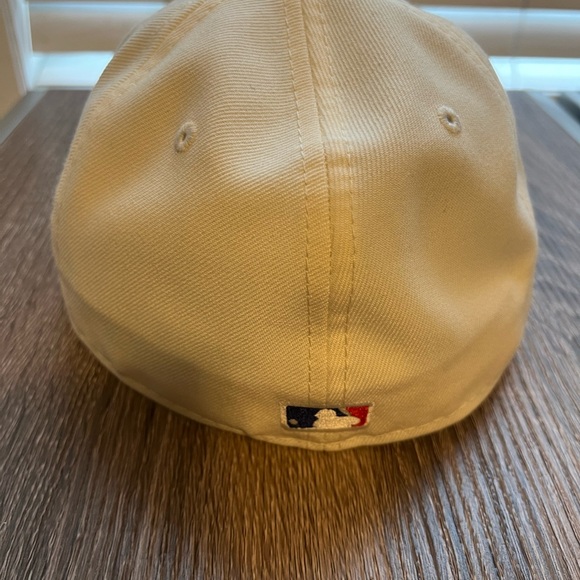 New York Mets Beige and Navy Cap - Picture 3 of 6